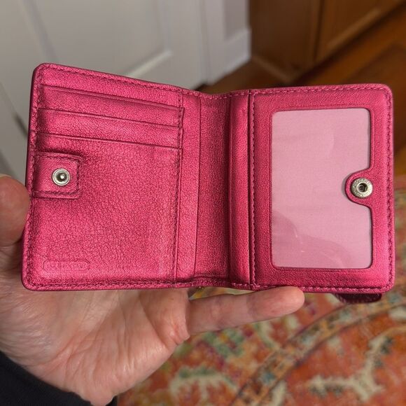 COACH POPPY HEART WALLET LEATHER HOT PINK W/ TROMPE CHAIN DETAILS
ADORABLE EUC! - Picture 9 of 15